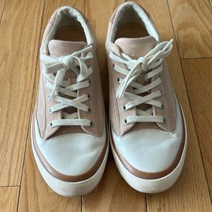 Clarks women’s shoes size 8. Super comfortable